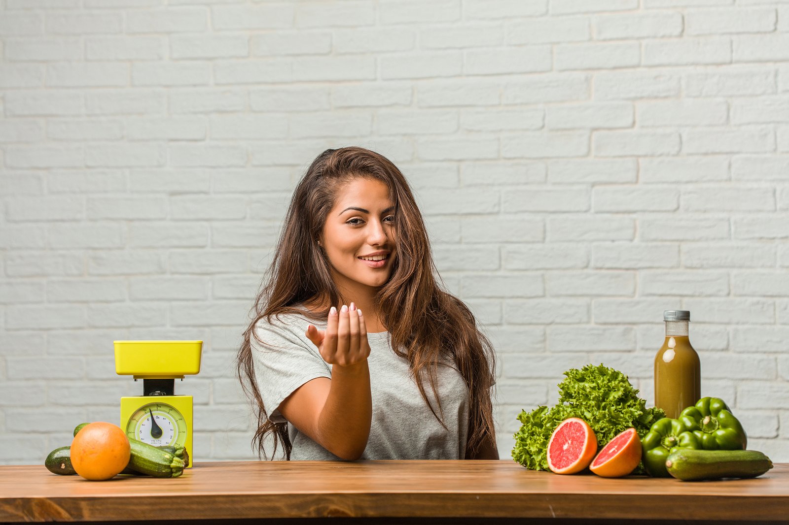 Healthy Meals Tips Concept of diet. Portrait of a healthy young latin woman inviting to come, confident and smiling making a gesture with hand, being positive and friendly Healthy Meals Tips